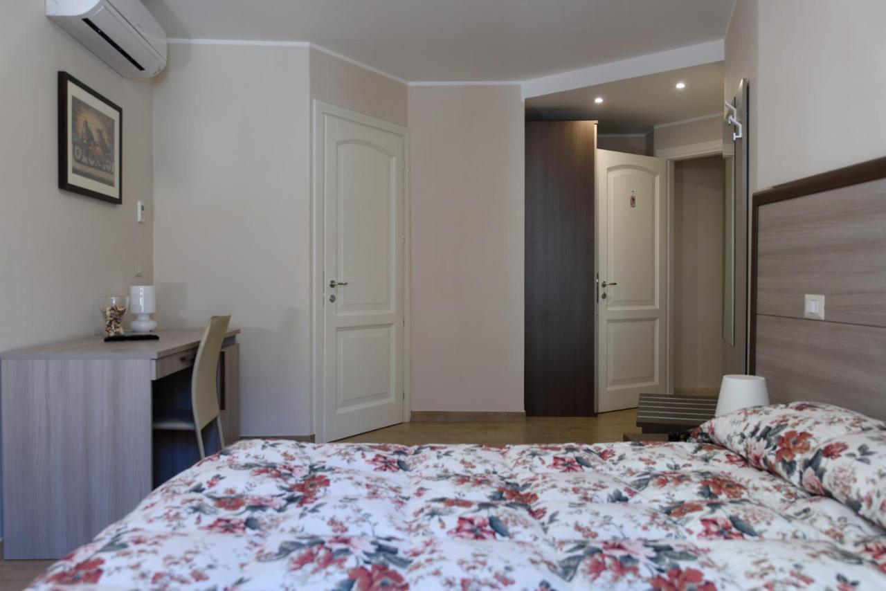 Flora Hotel Τόντι Εξωτερικό φωτογραφία